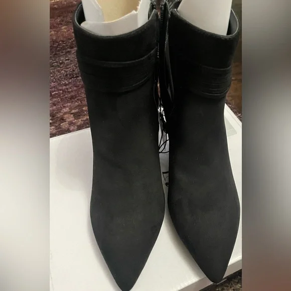 NWT East 5th Black Heeled Ankle Boots Size 7.5 Memory foam - Picture 7 of 7